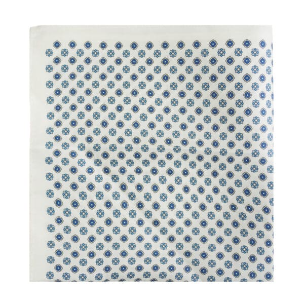 Amanda Christensen white pocketsquare with blue pattern