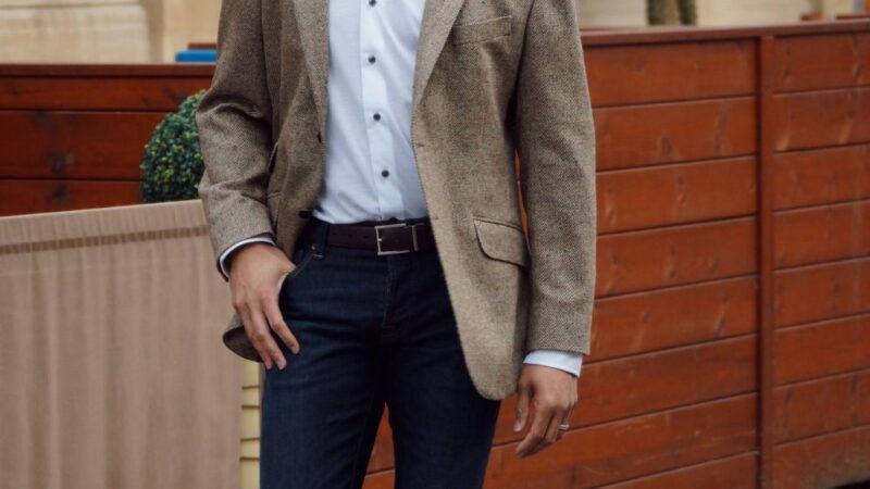 What to Wear for Christmas Dinner Featured image